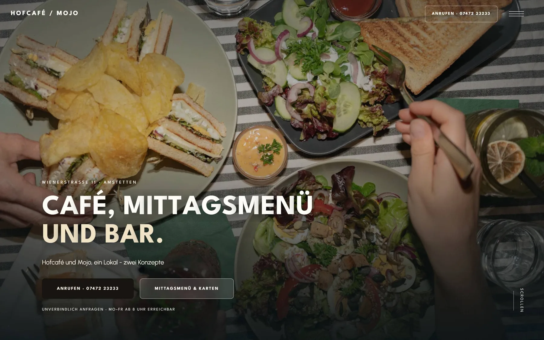 Startseite der Website von Hofcafé und Mojo in Amstetten: Tisch mit Sandwiches, Salaten und der Überschrift Café, Mittagsmenü und Bar